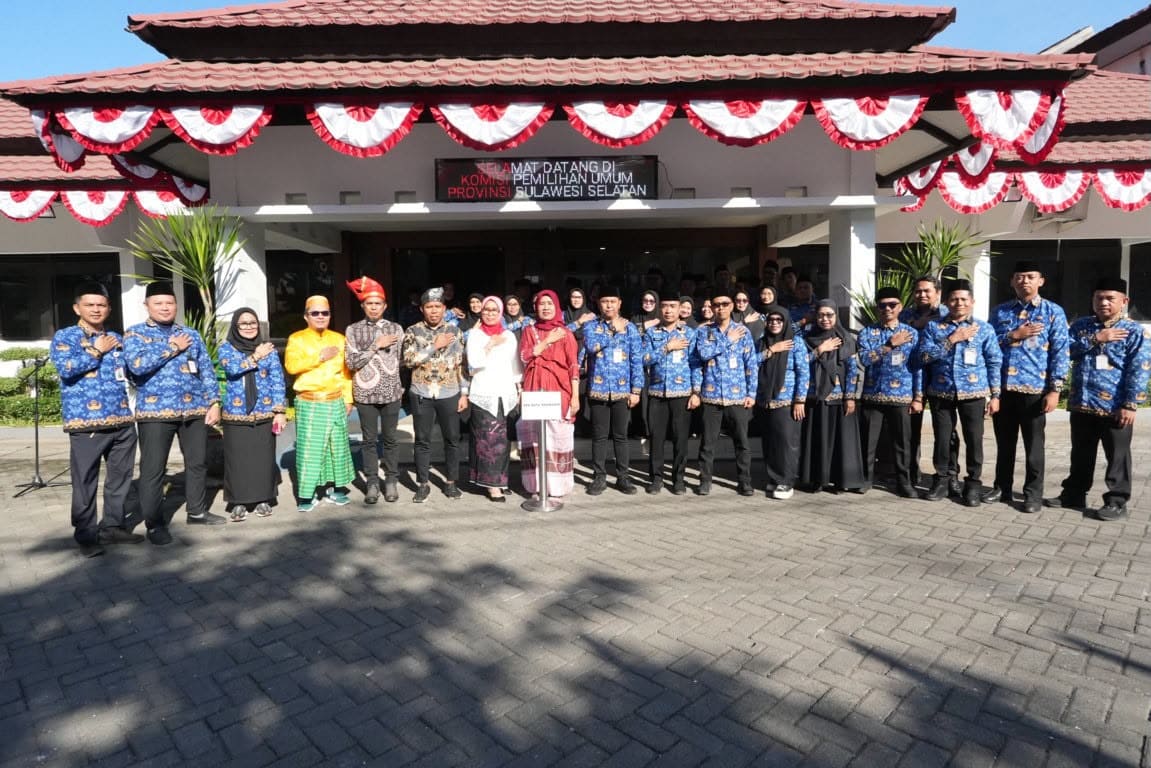 Upacara Hari Ulang Tahun Kemerdekan Indonesia yang ke 81 Tahun di KPU Provinsi Sulsel